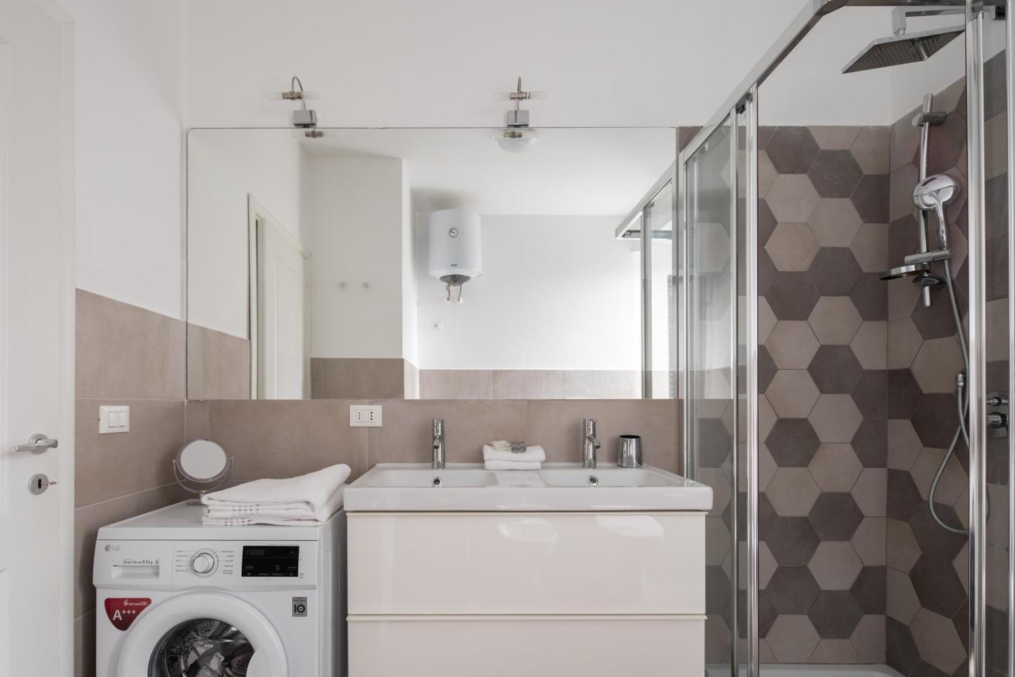 And Spacious Near The Vatican And Starbucks Apartment